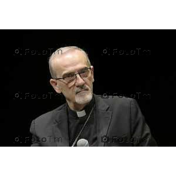Bergamo Bergamo premiazione Limes per il Dialogo e la Pace, Il direttore Lucio Caracciolo premia Cardinale Pierbattista Pizzaballa, Patriarca di Gerusalemme dei Latini, per il sapiente impegno volto a promuovere la convergenza tra popoli e religioni in Terrasanta. 30 giugno o 2026 cronaca Bergamo Italia Foto Tiziano Manzoni Lapresse