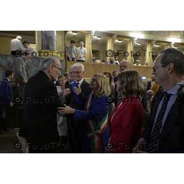 Bergamo Bergamo premiazione Limes per il Dialogo e la Pace, Il direttore Lucio Caracciolo premia Cardinale Pierbattista Pizzaballa, Patriarca di Gerusalemme dei Latini, per il sapiente impegno volto a promuovere la convergenza tra popoli e religioni in Terrasanta. 30 giugno o 2026 cronaca Bergamo Italia Foto Tiziano Manzoni Lapresse