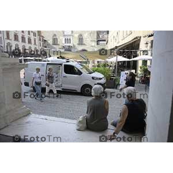Bergamo Carico scarico in cittò aòta corriere consegne pacchi bibite 01 Luglio 2026 cronaca Bergamo Italia Foto Tiziano Manzoni Lapresse