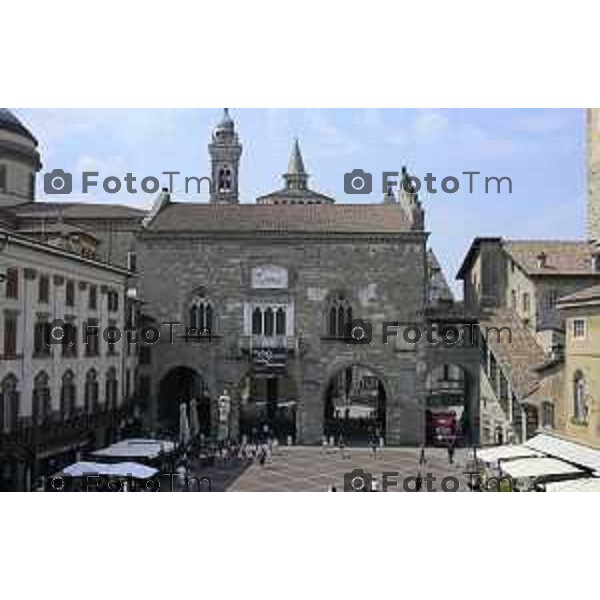Bergamo Carico scarico in cittò aòta corriere consegne pacchi bibite 01 Luglio 2026 cronaca Bergamo Italia Foto Tiziano Manzoni Lapresse