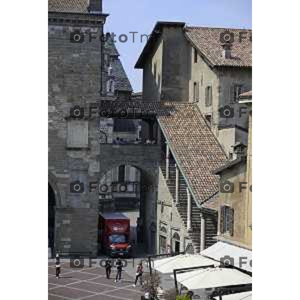 Bergamo Carico scarico in cittò aòta corriere consegne pacchi bibite 01 Luglio 2026 cronaca Bergamo Italia Foto Tiziano Manzoni Lapresse