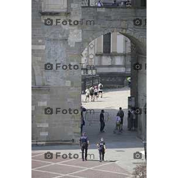 Bergamo Città Alta polizia locale Turisti controlli 1 Luglio 2026 cronaca Bergamo Italia Foto Tiziano Manzoni Lapresse
