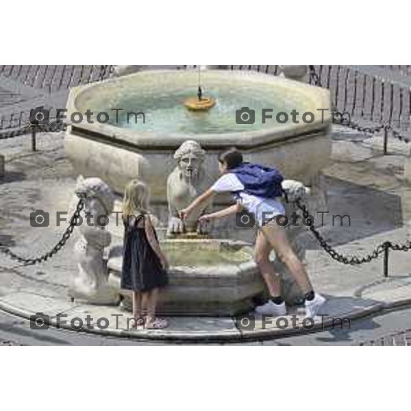Bergamo Città Alta polizia locale Turisti controlli 1 Luglio 2026 cronaca Bergamo Italia Foto Tiziano Manzoni Lapresse