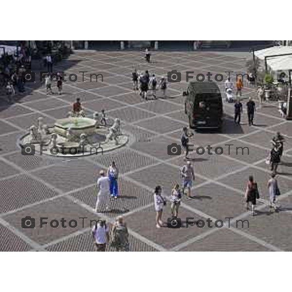 Bergamo Carico scarico in cittò aòta corriere consegne pacchi bibite 01 Luglio 2026 cronaca Bergamo Italia Foto Tiziano Manzoni Lapresse