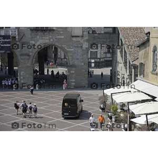 Bergamo Carico scarico in cittò aòta corriere consegne pacchi bibite 01 Luglio 2026 cronaca Bergamo Italia Foto Tiziano Manzoni Lapresse