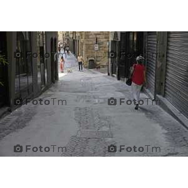 Bergamo Città Alta polizia locale Turisti controlli corsarola devastata dai lavori pavimento 1 Luglio 2026 cronaca Bergamo Italia Foto Tiziano Manzoni Lapresse