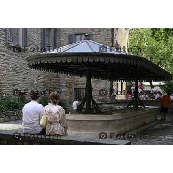 Bergamo Città Alta polizia locale Turisti controlli lavatoio 1 Luglio 2026 cronaca Bergamo Italia Foto Tiziano Manzoni Lapresse