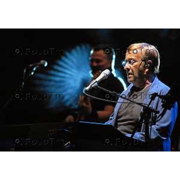ultima apparizione a Bergamo di Lucio Dalla alla festa Open Day Tenaris Dalmine dove il cantante si esibi in un concerto. Dalmine 02 luglio 2006 foto Tiziano Manzoni