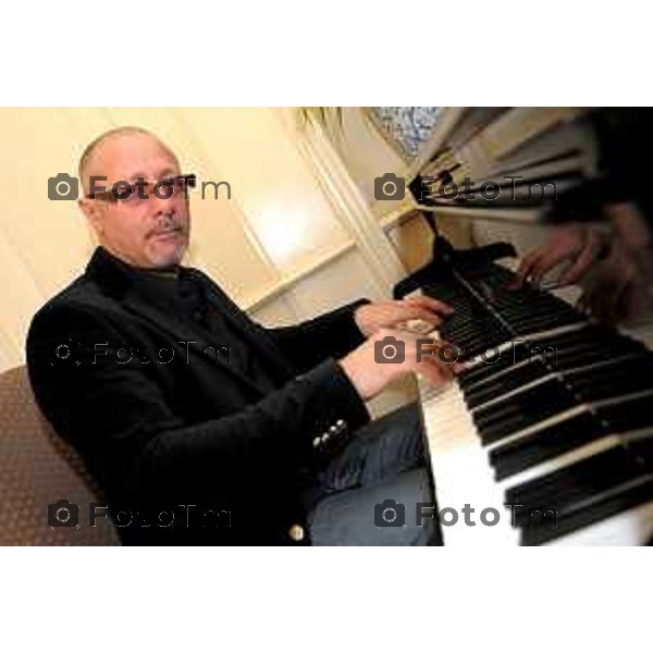 Bergamo Bruno Santori al ristorante Da vittorio direttore d\'orchestra, compositore e arrangiatore italiano spettacoli Bergamo Italia Foto Tiziano Manzoni