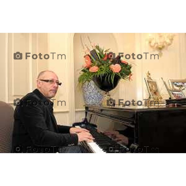 Bergamo Bruno Santori al ristorante Da vittorio direttore d\'orchestra, compositore e arrangiatore italiano spettacoli Bergamo Italia Foto Tiziano Manzoni