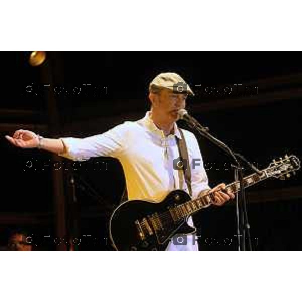 Sergio Caputo concerto Bergamo cronaca Bergamo Italia Foto Tiziano Manzoni