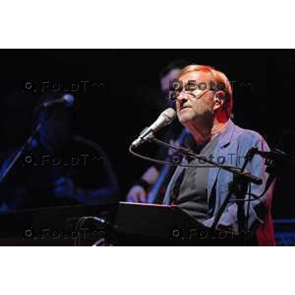 ultima apparizione a Bergamo di Lucio Dalla alla festa Open Day Tenaris Dalmine dove il cantante si esibi in un concerto. Dalmine 02 luglio 2006 foto Tiziano Manzoni