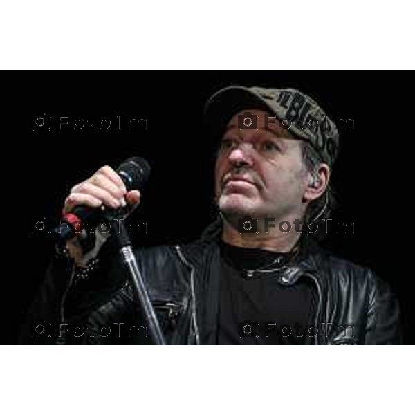 ASSAGO 05/02/2010 MEDIOLANUM FORUM CONCERTO VASCO ROSSI