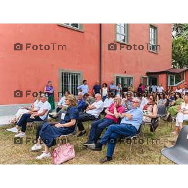 Bergamo, 13 luglio 2026 - Inaugurazione dell’Infrastruttura Sociale di Quartiere “Stazione di Posta”, evento aperto alla cittadinanza promosso dal Comune di Bergamo. La cerimonia si svolge alle ore 16:00 presso Via Beltrami 33, Città Alta, Bergamo e prevede narrazioni tratte dal libro “Zorro” di Margaret Mazzantini, testimonianze della comunità e degli operatori,Intervengono Marcella Messina, assessora alle Politiche Sociali del Comune di Bergamo; Ferruccio Rota, assessore ai Lavori Pubblici del Comune di Bergamo; Sergio Capitanio, direttore della Fondazione Opera Bonomelli; Simonetta Cesa, direttrice sociosanitaria dell’ASST Papa Giovanni XXIII; ed Elena Carnevali, sindaca del Comune di Bergamo.