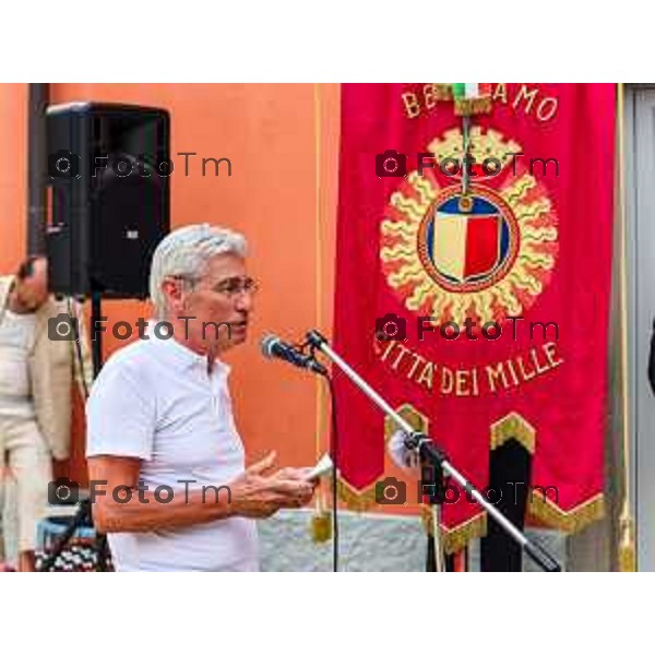 Bergamo, 13 luglio 2026 - Inaugurazione dell’Infrastruttura Sociale di Quartiere “Stazione di Posta”, evento aperto alla cittadinanza promosso dal Comune di Bergamo. La cerimonia si svolge alle ore 16:00 presso Via Beltrami 33, Città Alta, Bergamo e prevede narrazioni tratte dal libro “Zorro” di Margaret Mazzantini, testimonianze della comunità e degli operatori,Intervengono Marcella Messina, assessora alle Politiche Sociali del Comune di Bergamo; Ferruccio Rota, assessore ai Lavori Pubblici del Comune di Bergamo; Sergio Capitanio, direttore della Fondazione Opera Bonomelli; Simonetta Cesa, direttrice sociosanitaria dell’ASST Papa Giovanni XXIII; ed Elena Carnevali, sindaca del Comune di Bergamo.