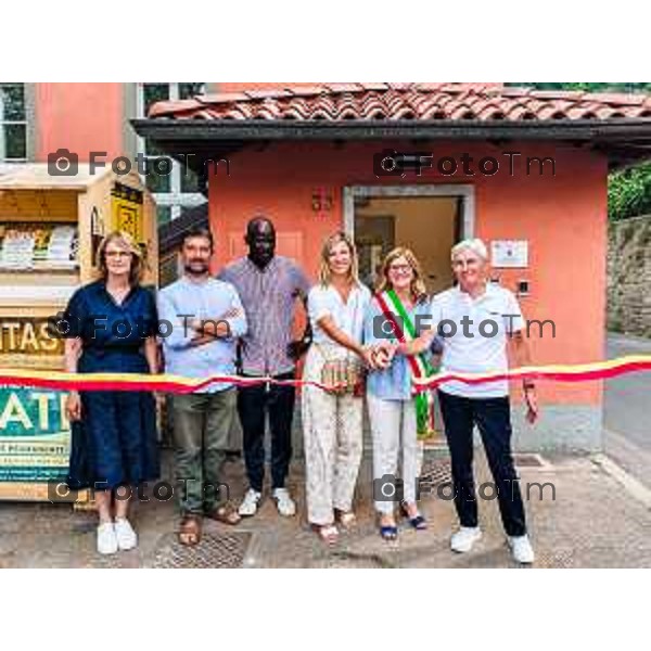 Bergamo, 13 luglio 2026 - Inaugurazione dell’Infrastruttura Sociale di Quartiere “Stazione di Posta”, evento aperto alla cittadinanza promosso dal Comune di Bergamo. La cerimonia si svolge alle ore 16:00 presso Via Beltrami 33, Città Alta, Bergamo e prevede narrazioni tratte dal libro “Zorro” di Margaret Mazzantini, testimonianze della comunità e degli operatori,Intervengono Marcella Messina, assessora alle Politiche Sociali del Comune di Bergamo; Ferruccio Rota, assessore ai Lavori Pubblici del Comune di Bergamo; Sergio Capitanio, direttore della Fondazione Opera Bonomelli; Simonetta Cesa, direttrice sociosanitaria dell’ASST Papa Giovanni XXIII; ed Elena Carnevali, sindaca del Comune di Bergamo.