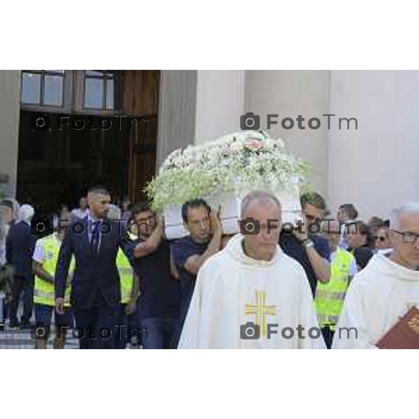 Suisio funerale Alice Ferrari risucchiata da un bocchettone della piscina Sestri Levante 24 lluglio 2026 cronaca Bergamo Italia Foto Tiziano Manzoni Lapresse