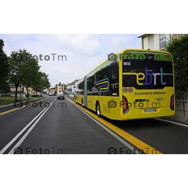 Bergamo viaggio inaugurale del nuovoEBRT elettrico dal capolinea dell\'e-BRT ( fronte alla Stazione Autolinee). a bordo del nuovo autobus tram su gomma. 28 luglio 2026 cronaca Bergamo Italia Foto Tiziano Manzoni Lapresse