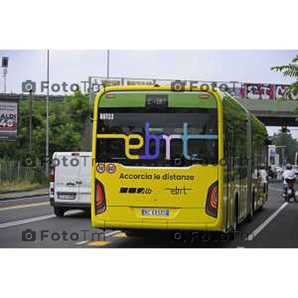 Bergamo viaggio inaugurale del nuovoEBRT elettrico dal capolinea dell\'e-BRT ( fronte alla Stazione Autolinee). a bordo del nuovo autobus tram su gomma. 28 luglio 2026 cronaca Bergamo Italia Foto Tiziano Manzoni Lapresse