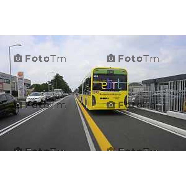 Bergamo viaggio inaugurale del nuovoEBRT elettrico dal capolinea dell\'e-BRT ( fronte alla Stazione Autolinee). a bordo del nuovo autobus tram su gomma. 28 luglio 2026 cronaca Bergamo Italia Foto Tiziano Manzoni Lapresse