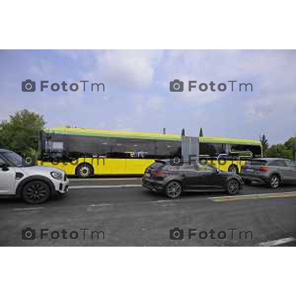 Bergamo viaggio inaugurale del nuovoEBRT elettrico dal capolinea dell\'e-BRT ( fronte alla Stazione Autolinee). a bordo del nuovo autobus tram su gomma. 28 luglio 2026 cronaca Bergamo Italia Foto Tiziano Manzoni Lapresse