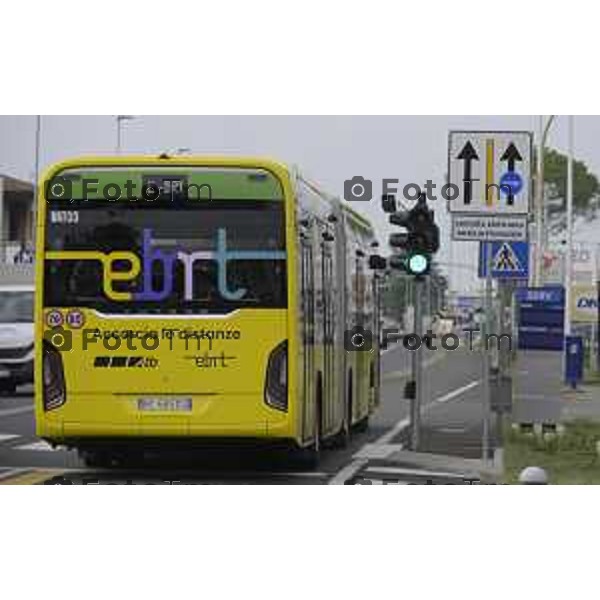 Bergamo viaggio inaugurale del nuovoEBRT elettrico dal capolinea dell\'e-BRT ( fronte alla Stazione Autolinee). a bordo del nuovo autobus tram su gomma. 28 luglio 2026 cronaca Bergamo Italia Foto Tiziano Manzoni Lapresse