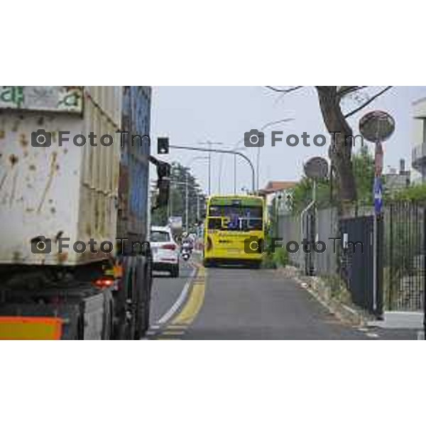 Bergamo viaggio inaugurale del nuovoEBRT elettrico dal capolinea dell\'e-BRT ( fronte alla Stazione Autolinee). a bordo del nuovo autobus tram su gomma. 28 luglio 2026 cronaca Bergamo Italia Foto Tiziano Manzoni Lapresse