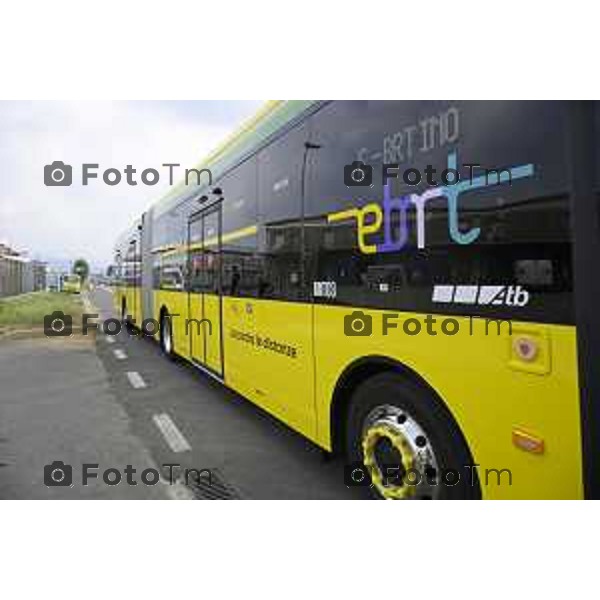 Bergamo viaggio inaugurale del nuovoEBRT elettrico dal capolinea dell\'e-BRT ( fronte alla Stazione Autolinee). a bordo del nuovo autobus tram su gomma. 28 luglio 2026 cronaca Bergamo Italia Foto Tiziano Manzoni Lapresse