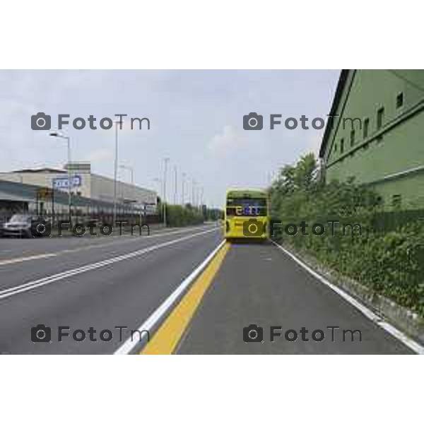 Bergamo viaggio inaugurale del nuovoEBRT elettrico dal capolinea dell\'e-BRT ( fronte alla Stazione Autolinee). a bordo del nuovo autobus tram su gomma. 28 luglio 2026 cronaca Bergamo Italia Foto Tiziano Manzoni Lapresse