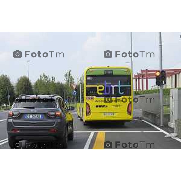 Bergamo viaggio inaugurale del nuovoEBRT elettrico dal capolinea dell\'e-BRT ( fronte alla Stazione Autolinee). a bordo del nuovo autobus tram su gomma. 28 luglio 2026 cronaca Bergamo Italia Foto Tiziano Manzoni Lapresse
