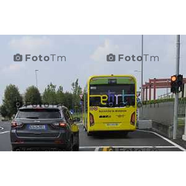 Bergamo viaggio inaugurale del nuovoEBRT elettrico dal capolinea dell\'e-BRT ( fronte alla Stazione Autolinee). a bordo del nuovo autobus tram su gomma. 28 luglio 2026 cronaca Bergamo Italia Foto Tiziano Manzoni Lapresse