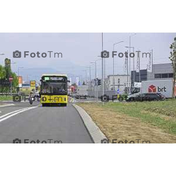 Bergamo viaggio inaugurale del nuovoEBRT elettrico dal capolinea dell\'e-BRT ( fronte alla Stazione Autolinee). a bordo del nuovo autobus tram su gomma. 28 luglio 2026 cronaca Bergamo Italia Foto Tiziano Manzoni Lapresse