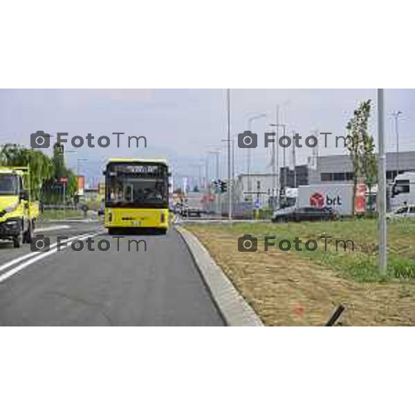 Bergamo viaggio inaugurale del nuovoEBRT elettrico dal capolinea dell\'e-BRT ( fronte alla Stazione Autolinee). a bordo del nuovo autobus tram su gomma. 28 luglio 2026 cronaca Bergamo Italia Foto Tiziano Manzoni Lapresse