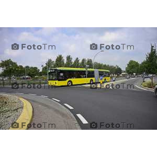 Bergamo viaggio inaugurale del nuovoEBRT elettrico dal capolinea dell\'e-BRT ( fronte alla Stazione Autolinee). a bordo del nuovo autobus tram su gomma. 28 luglio 2026 cronaca Bergamo Italia Foto Tiziano Manzoni Lapresse