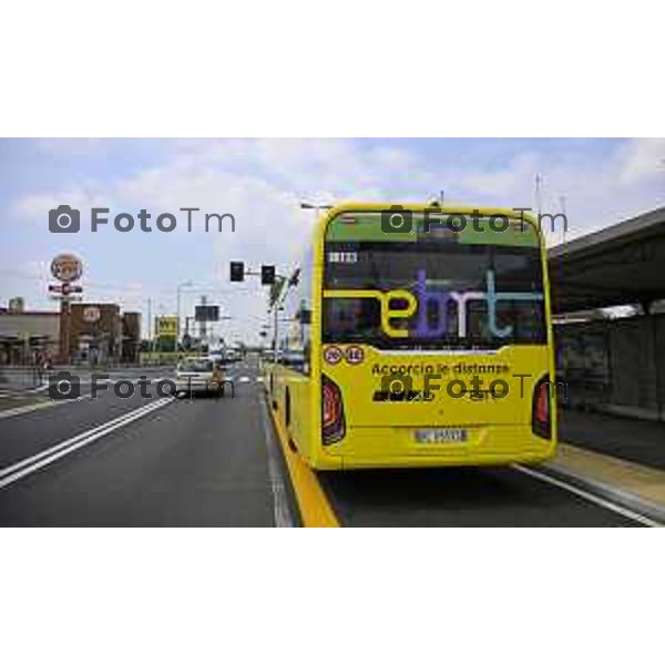 Bergamo viaggio inaugurale del nuovoEBRT elettrico dal capolinea dell\'e-BRT ( fronte alla Stazione Autolinee). a bordo del nuovo autobus tram su gomma. 28 luglio 2026 cronaca Bergamo Italia Foto Tiziano Manzoni Lapresse