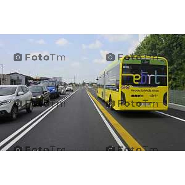 Bergamo viaggio inaugurale del nuovoEBRT elettrico dal capolinea dell\'e-BRT ( fronte alla Stazione Autolinee). a bordo del nuovo autobus tram su gomma. 28 luglio 2026 cronaca Bergamo Italia Foto Tiziano Manzoni Lapresse