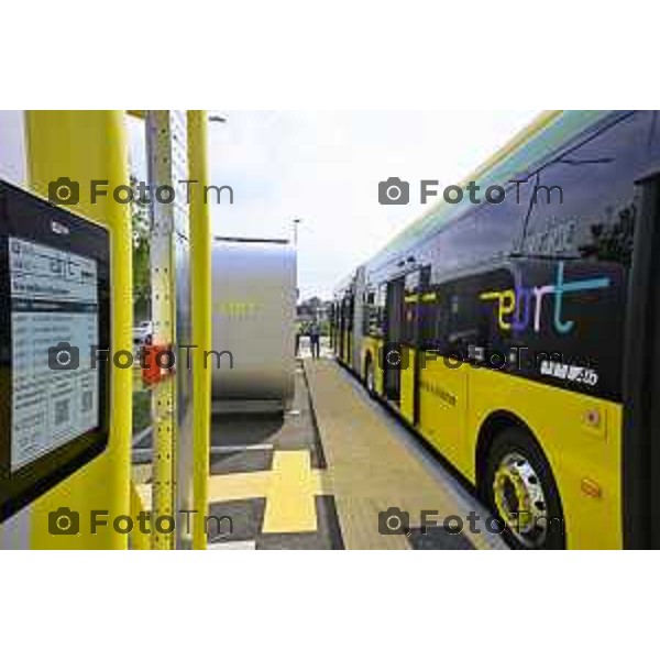 Bergamo viaggio inaugurale del nuovoEBRT elettrico dal capolinea dell\'e-BRT ( fronte alla Stazione Autolinee). a bordo del nuovo autobus tram su gomma. 28 luglio 2026 cronaca Bergamo Italia Foto Tiziano Manzoni Lapresse
