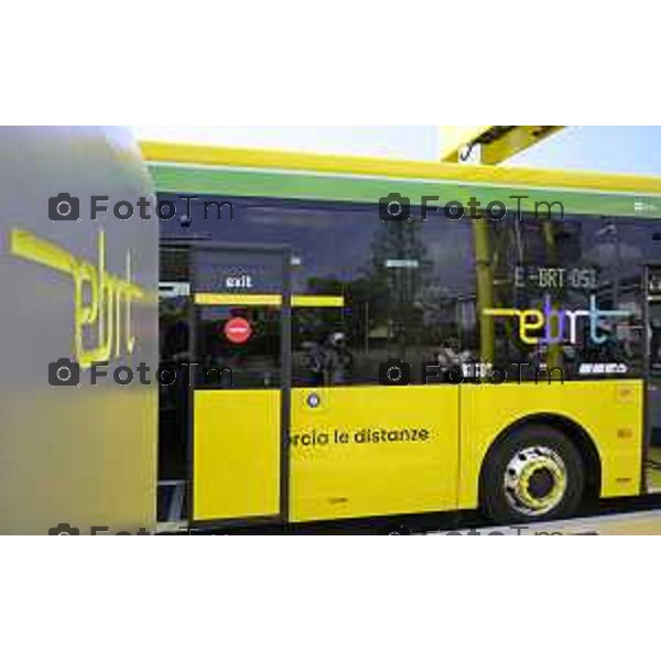 Bergamo viaggio inaugurale del nuovoEBRT elettrico dal capolinea dell\'e-BRT ( fronte alla Stazione Autolinee). a bordo del nuovo autobus tram su gomma. 28 luglio 2026 cronaca Bergamo Italia Foto Tiziano Manzoni Lapresse