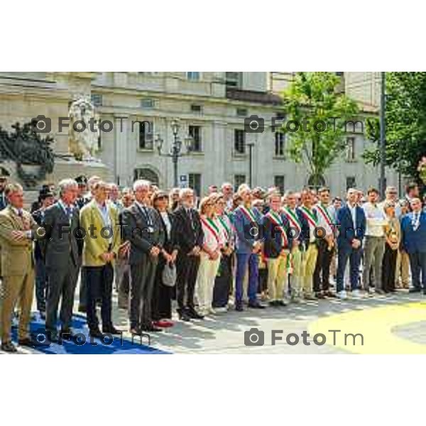 Bergamo, 29 luglio 2026 – Inaugurazione della nuova linea ATB E-BRT tra Bergamo e Dalmine, con collegamenti verso KM Rosso, Verdello e Stezzano. La cerimonia si è svolta presso Palazzo Frizzoni alla presenza delle autorità istituzionali, dei rappresentanti delle agenzie di bacino e degli stakeholder coinvolti nel progetto. Al termine dell\'evento si è tenuto il tradizionale taglio del nastro, che ha sancito l\'avvio ufficiale della nuova infrastruttura di trasporto pubblico. Taglio del Nastro con: Elena Carnevali, Enrico Felli, Gianfranco Gafforelli, Giovanni Zambonelli, Annalisa Cristini, Roberto Marelli e Emanuele Proia, Liliana Donato, Mons. Francesco Beschi, Enrico Felli