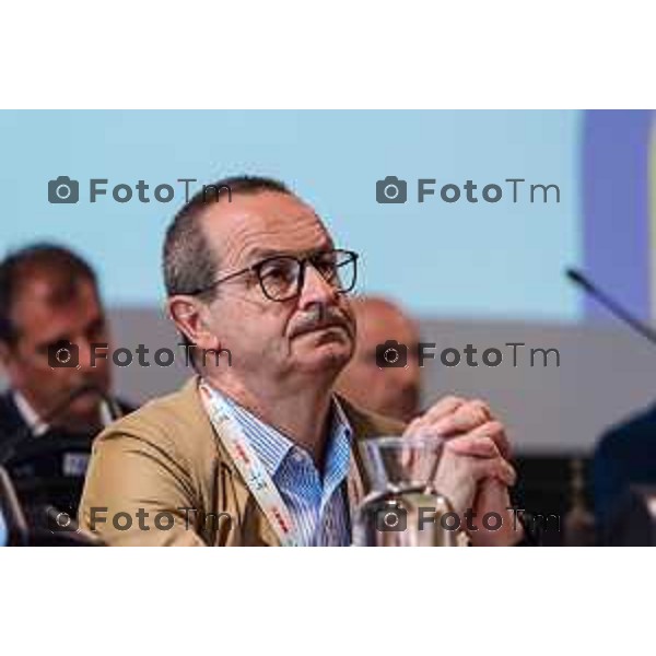 Bergamo, 29 luglio 2026 – Inaugurazione della nuova linea ATB E-BRT tra Bergamo e Dalmine, con collegamenti verso KM Rosso, Verdello e Stezzano. La cerimonia si è svolta presso Palazzo Frizzoni alla presenza delle autorità istituzionali, dei rappresentanti delle agenzie di bacino e degli stakeholder coinvolti nel progetto. Al termine dell\'evento si è tenuto il tradizionale taglio del nastro, che ha sancito l\'avvio ufficiale della nuova infrastruttura di trasporto pubblico. Con Giovanni Zambonelli presidente Camera di Commercio Bergamo