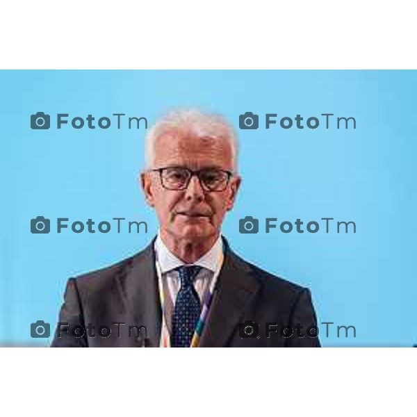 Bergamo, 29 luglio 2026 – Inaugurazione della nuova linea ATB E-BRT tra Bergamo e Dalmine, con collegamenti verso KM Rosso, Verdello e Stezzano. La cerimonia si è svolta presso Palazzo Frizzoni alla presenza delle autorità istituzionali, dei rappresentanti delle agenzie di bacino e degli stakeholder coinvolti nel progetto. Al termine dell\'evento si è tenuto il tradizionale taglio del nastro, che ha sancito l\'avvio ufficiale della nuova infrastruttura di trasporto pubblico. con Gianfranco Gafforelli presidente della Provincia di Bergamo