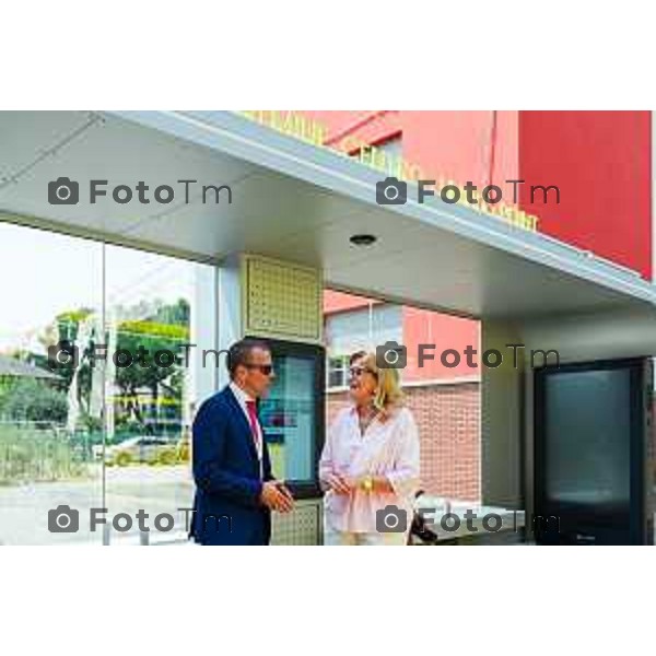 Bergamo, 29 luglio 2026 – Inaugurazione della nuova linea ATB E-BRT tra Bergamo e Dalmine, con collegamenti verso KM Rosso, Verdello e Stezzano. La cerimonia si è svolta presso Palazzo Frizzoni alla presenza delle autorità istituzionali, dei rappresentanti delle agenzie di bacino e degli stakeholder coinvolti nel progetto. Al termine dell\'evento si è tenuto il tradizionale taglio del nastro, che ha sancito l\'avvio ufficiale della nuova infrastruttura di trasporto pubblico. In foto: Elena Carnevali, sindaca di Bergamo.