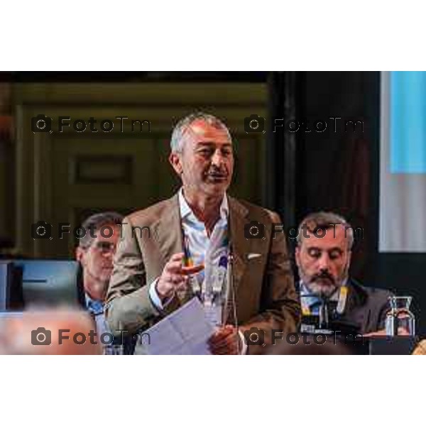 Bergamo, 29 luglio 2026 – Inaugurazione della nuova linea ATB E-BRT tra Bergamo e Dalmine, con collegamenti verso KM Rosso, Verdello e Stezzano. La cerimonia si è svolta presso Palazzo Frizzoni alla presenza delle autorità istituzionali, dei rappresentanti delle agenzie di bacino e degli stakeholder coinvolti nel progetto. Al termine dell\'evento si è tenuto il tradizionale taglio del nastro, che ha sancito l\'avvio ufficiale della nuova infrastruttura di trasporto pubblico. con Roberto Marelli Development Director di Kilometro Rosso