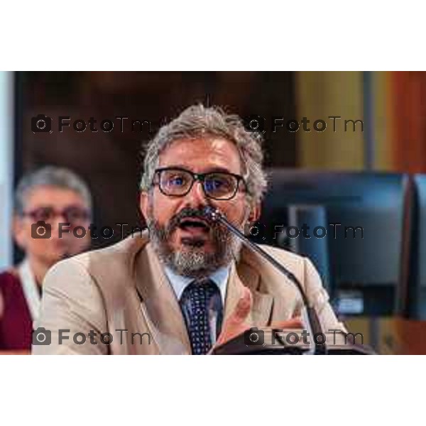 Bergamo, 29 luglio 2026 – Inaugurazione della nuova linea ATB E-BRT tra Bergamo e Dalmine, con collegamenti verso KM Rosso, Verdello e Stezzano. La cerimonia si è svolta presso Palazzo Frizzoni alla presenza delle autorità istituzionali, dei rappresentanti delle agenzie di bacino e degli stakeholder coinvolti nel progetto. Al termine dell\'evento si è tenuto il tradizionale taglio del nastro, che ha sancito l\'avvio ufficiale della nuova infrastruttura di trasporto pubblico. con Emanuele Proia direttore ASSTRA