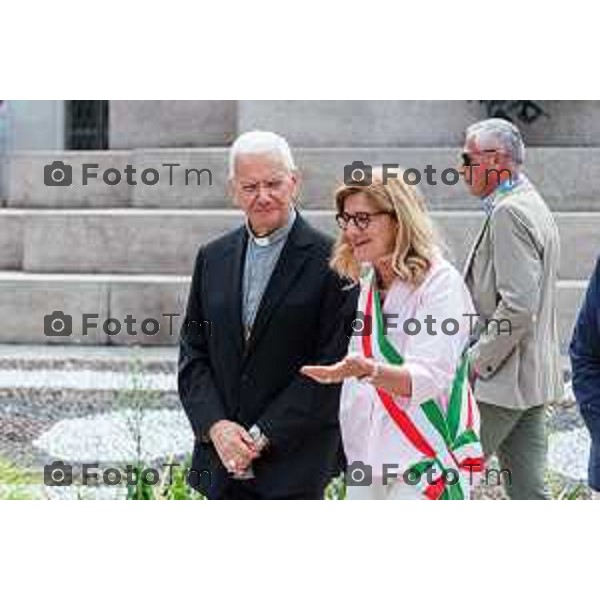 Bergamo, 29 luglio 2026 – Inaugurazione della nuova linea ATB E-BRT tra Bergamo e Dalmine, con collegamenti verso KM Rosso, Verdello e Stezzano. La cerimonia si è svolta presso Palazzo Frizzoni alla presenza delle autorità istituzionali, dei rappresentanti delle agenzie di bacino e degli stakeholder coinvolti nel progetto. Al termine dell\'evento si è tenuto il tradizionale taglio del nastro, che ha sancito l\'avvio ufficiale della nuova infrastruttura di trasporto pubblico. In foto: Elena Carnevali, sindaca di Bergamo.