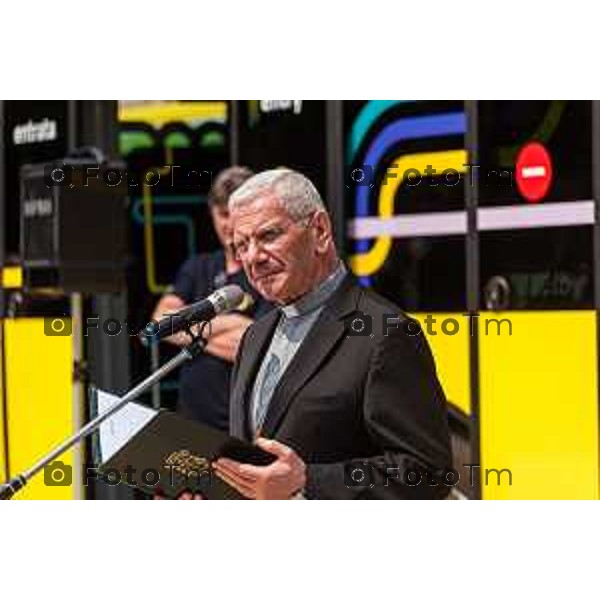 Bergamo, 29 luglio 2026 – Inaugurazione della nuova linea ATB E-BRT tra Bergamo e Dalmine, con collegamenti verso KM Rosso, Verdello e Stezzano. La cerimonia si è svolta presso Palazzo Frizzoni alla presenza delle autorità istituzionali, dei rappresentanti delle agenzie di bacino e degli stakeholder coinvolti nel progetto. Al termine dell\'evento si è tenuto il tradizionale taglio del nastro, che ha sancito l\'avvio ufficiale della nuova infrastruttura di trasporto pubblico.