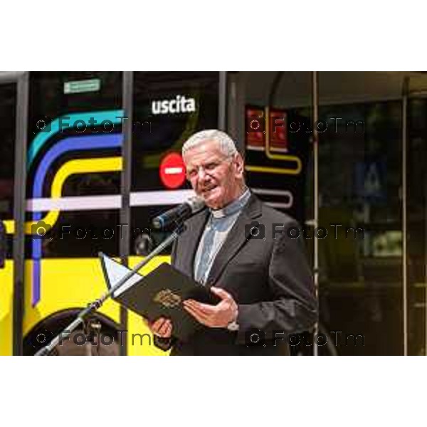 Bergamo, 29 luglio 2026 – Inaugurazione della nuova linea ATB E-BRT tra Bergamo e Dalmine, con collegamenti verso KM Rosso, Verdello e Stezzano. La cerimonia si è svolta presso Palazzo Frizzoni alla presenza delle autorità istituzionali, dei rappresentanti delle agenzie di bacino e degli stakeholder coinvolti nel progetto. Al termine dell\'evento si è tenuto il tradizionale taglio del nastro, che ha sancito l\'avvio ufficiale della nuova infrastruttura di trasporto pubblico.