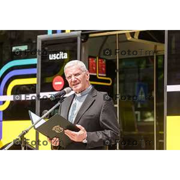 Bergamo, 29 luglio 2026 – Inaugurazione della nuova linea ATB E-BRT tra Bergamo e Dalmine, con collegamenti verso KM Rosso, Verdello e Stezzano. La cerimonia si è svolta presso Palazzo Frizzoni alla presenza delle autorità istituzionali, dei rappresentanti delle agenzie di bacino e degli stakeholder coinvolti nel progetto. Al termine dell\'evento si è tenuto il tradizionale taglio del nastro, che ha sancito l\'avvio ufficiale della nuova infrastruttura di trasporto pubblico.