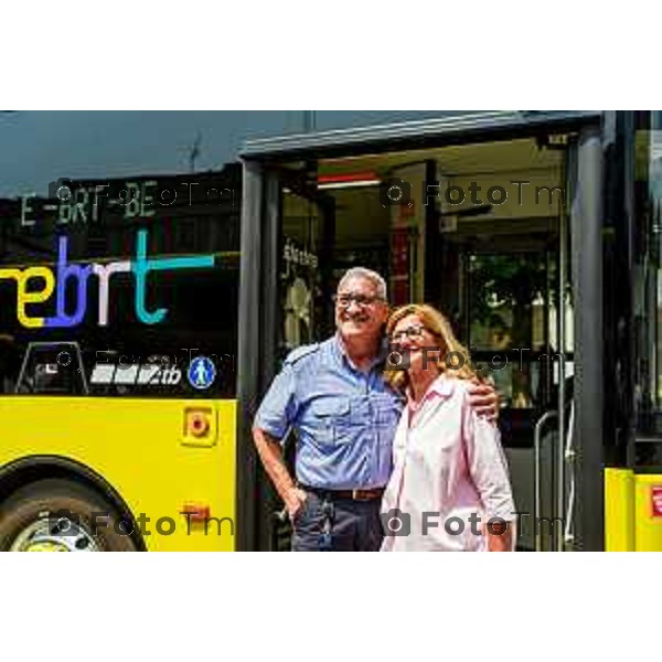 Bergamo, 29 luglio 2026 – Inaugurazione della nuova linea ATB E-BRT tra Bergamo e Dalmine, con collegamenti verso KM Rosso, Verdello e Stezzano. La cerimonia si è svolta presso Palazzo Frizzoni alla presenza delle autorità istituzionali, dei rappresentanti delle agenzie di bacino e degli stakeholder coinvolti nel progetto. Al termine dell\'evento si è tenuto il tradizionale taglio del nastro, che ha sancito l\'avvio ufficiale della nuova infrastruttura di trasporto pubblico. In foto: Elena Carnevali, sindaca di Bergamo.