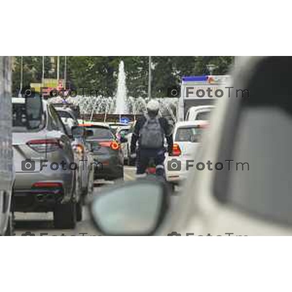 Bergamo Traffcio e Rider con bici Glovo delivero Via Autostrada e pony 10 settembre 2026 cronaca Bergamo Italia Foto Tiziano Manzoni Lapresse